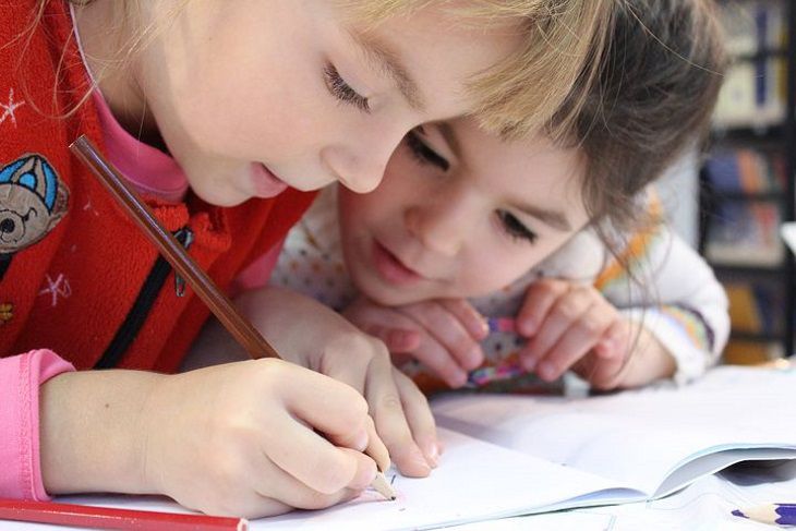 Психологи рассказали, как выгорание родителей отражается на детях