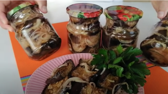 Дуже люблю цю закуску! Ніжна кислинка і аромат шашлику, з такими баклажанами і м’яса не треба!