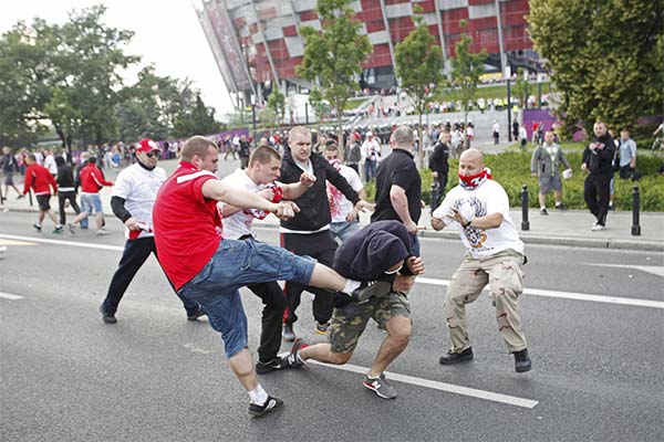 Сонник люди б'ються: до чого сниться і що означає сон?