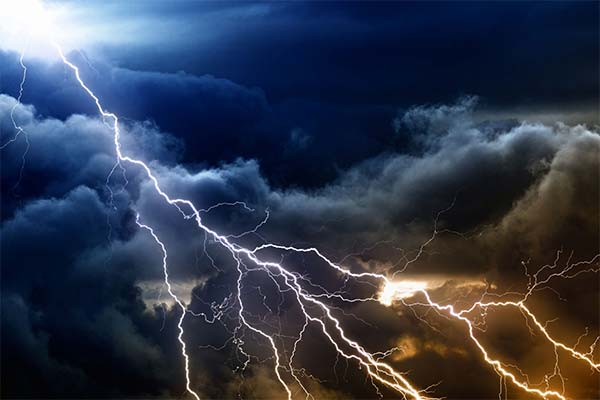 Сонник блискавка з грозою: до чого сниться і що означає сон?