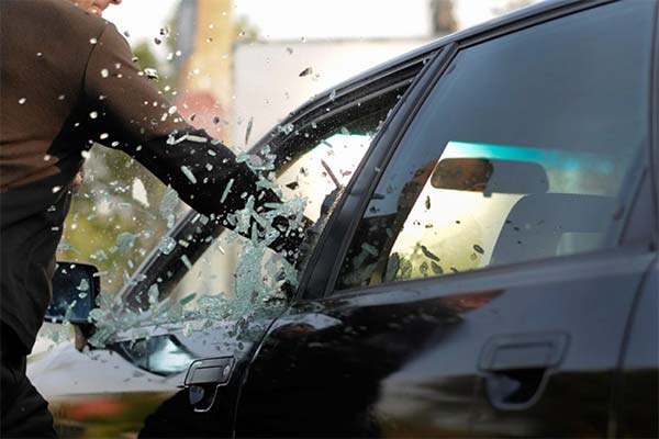 До чого сниться бити автомобіль — 12 тлумачень із різних сонників.
