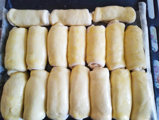 Дуже пухкі булочки з маком, сиром та шоколадом. Не відірватися!