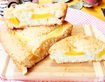 Шарлотка з персиками: смачні рецепти