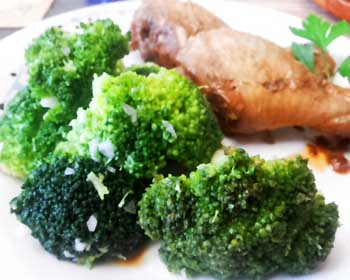 Страви з курки – курячі ніжки, тушковані по-филиппински. Рецепт з фото простий і смачний