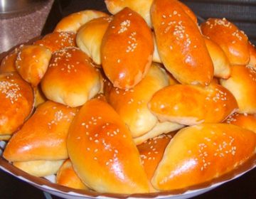 Як зробити тісто для пиріжків: 3 рецепта