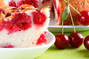 Шарлотка з вишнею – смачні рецепти