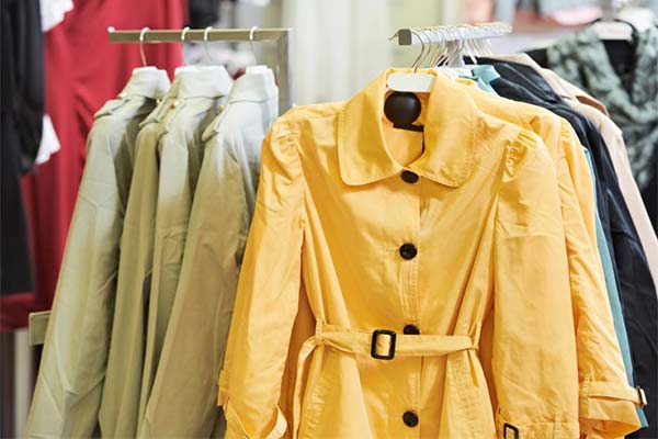 До чого сниться купувати плащ — 68 тлумачень із різних сонників