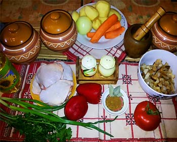 Картопля з куркою, грибами і овочами в горщиках, запечена в духовці. Покроковий рецепт з фото