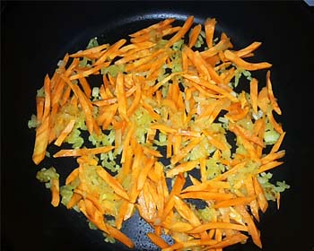 Картопля з куркою, грибами і овочами в горщиках, запечена в духовці. Покроковий рецепт з фото