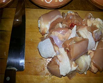 Картопля з куркою, грибами і овочами в горщиках, запечена в духовці. Покроковий рецепт з фото