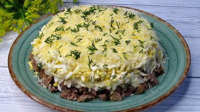 Салат на всі випадки життя! Він дуже смачний! Один з улюблених!