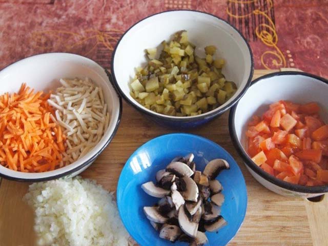 Розсольник – 14 кращих рецептів смачного супу з перловкою, рисом і солоними огірками