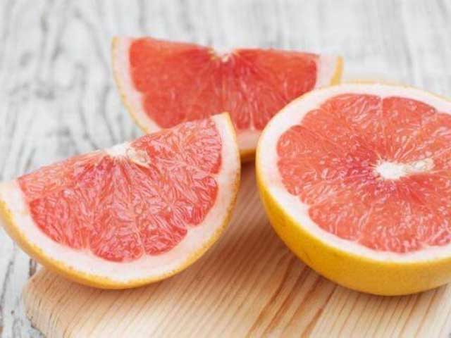 Качка з яблуками в духовці – 4 покрокових рецепти з фото