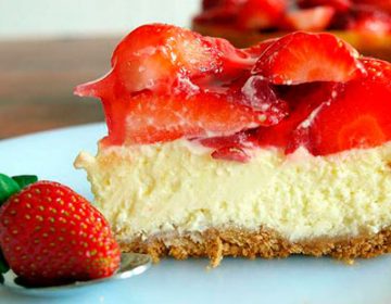 Сирна запіканка з полуницею: ніжний і ароматний пиріг