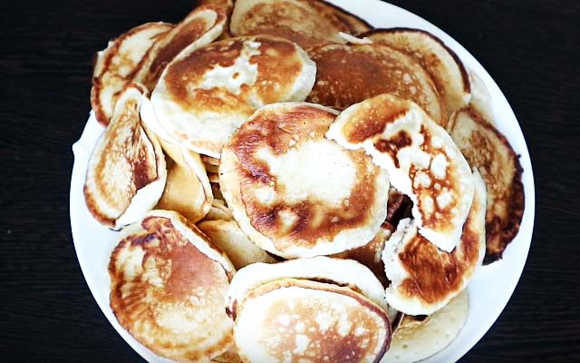 Пишні оладки на молоці — 8 кращих рецептів