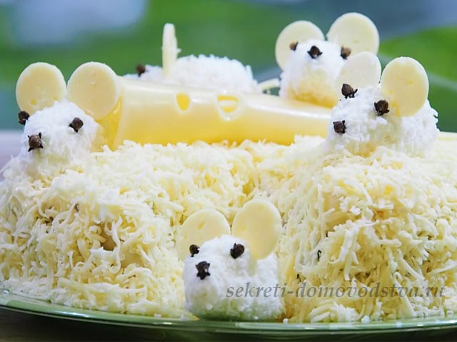 Салат “Мишки в сирі” — рецепт з ананасами і куркою