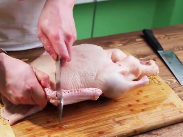 Качка з яблуками в духовці – 4 покрокових рецепти з фото