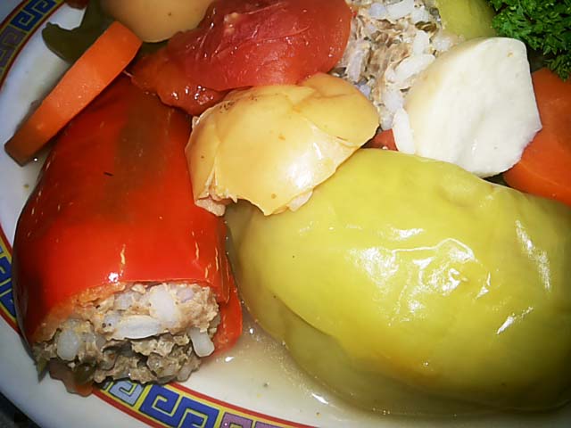 Перець фарширований м’ясом та рисом покроковий рецепт з фото