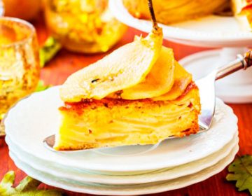 Шарлотка з грушами: 3 смачні рецепта