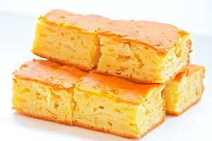 Шарлотка на сметані з яблуками: класичний рецепт