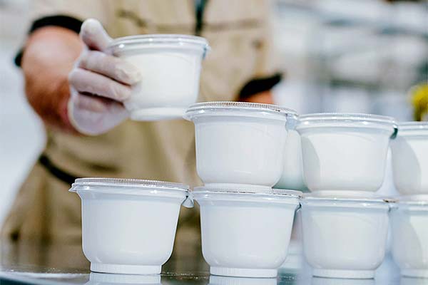 До чого сниться продавати сметану — 14 тлумачень із різних сонників