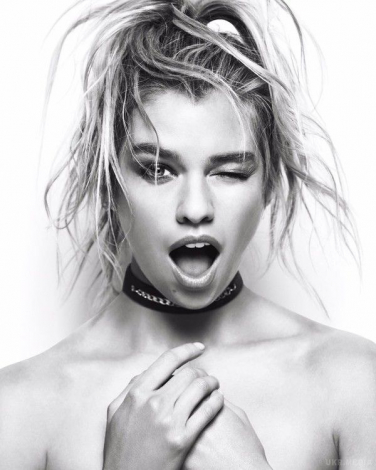 Модель Victoria's Secret поділилася пікантним фото