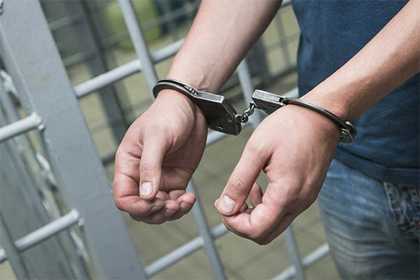 До чого сниться арешт чи затримання – 28 тлумачень із різних сонників