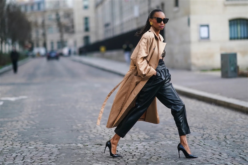 Модні жіночі шкіряні штани: з чим носити