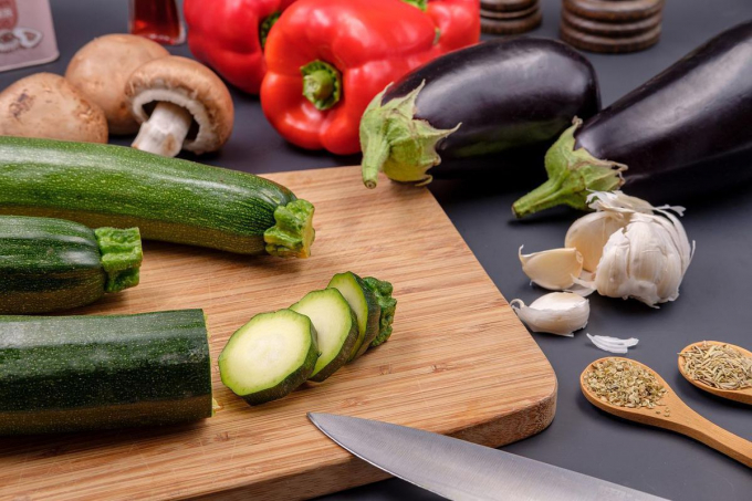 Їжа при набряках обличчя: 5 продуктів для боротьби із зайвою рідиною