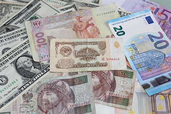 До чого сняться паперові великі та дрібні купюри — 68 тлумачень із різних сонників.