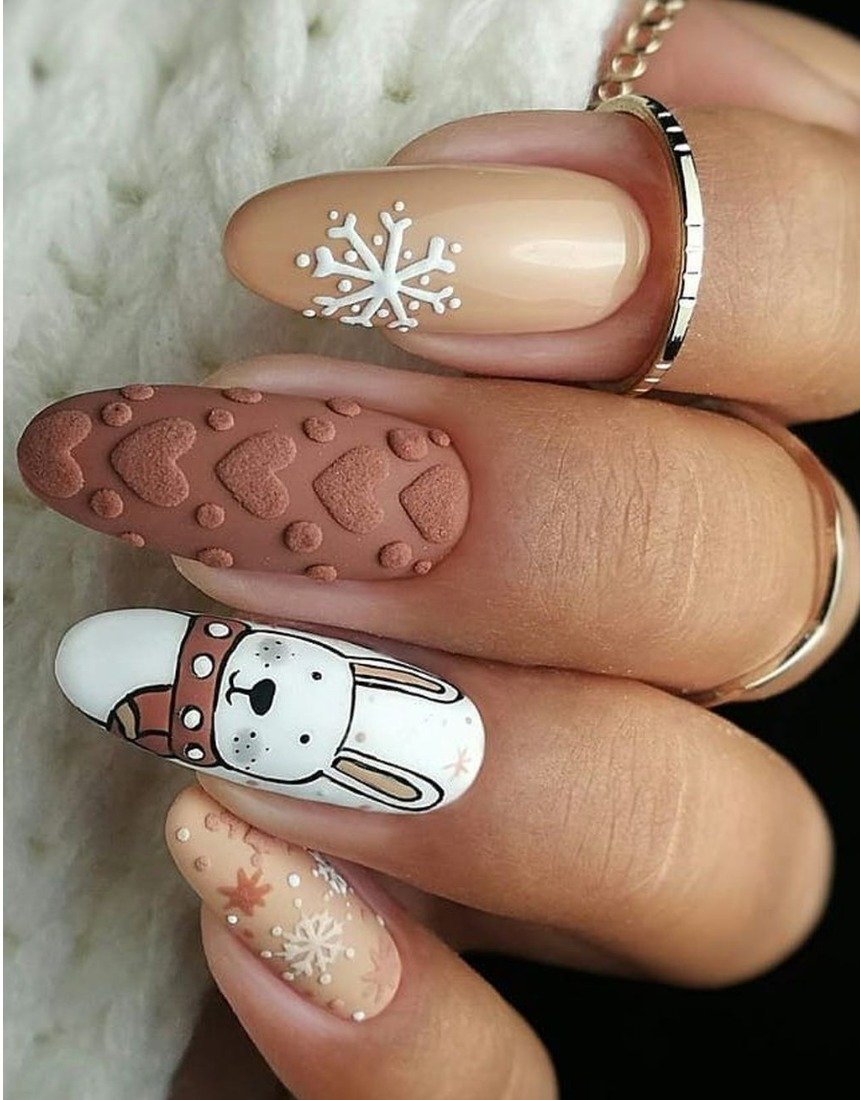 Манікюр на Новий рік 2023: дизайн та фото новорічних малюнків на нігтях.