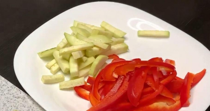 Фунчоза з куркою та овочами – 11 рецептів приготування салату