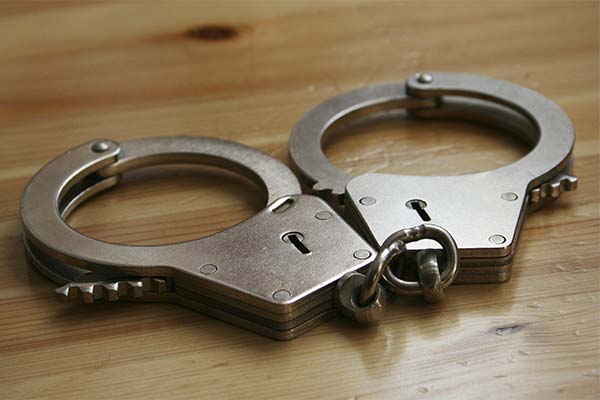 До чого сняться наручники — 29 тлумачень із різних сонників.