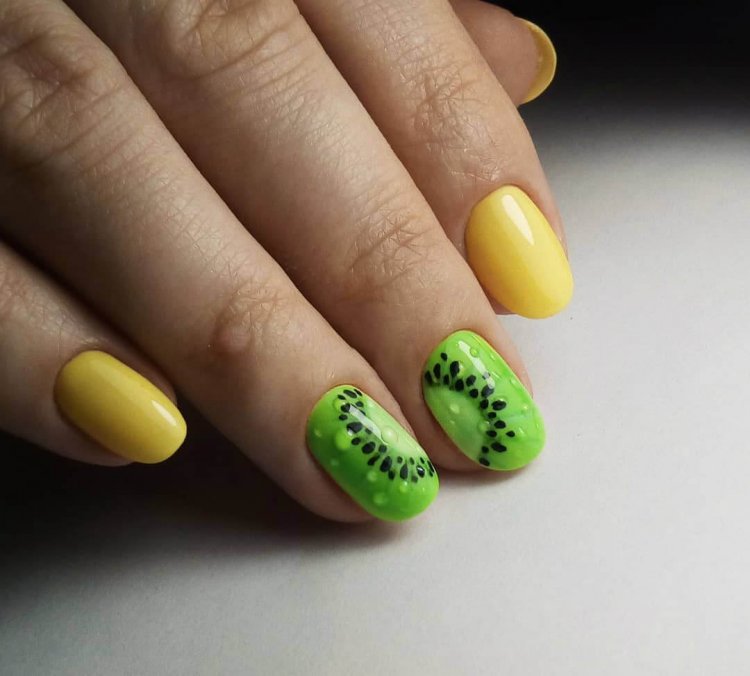 Манікюр у жовто зелених тонах