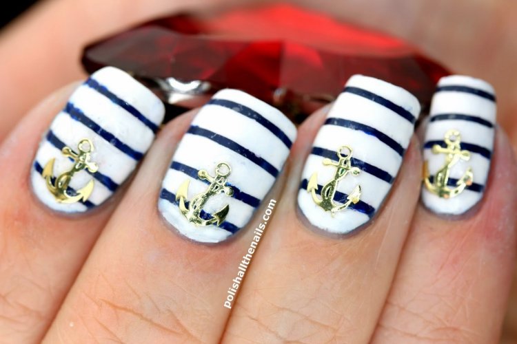 Морський смугастий манікюр