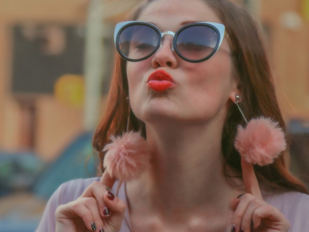 Аксесуари, які на жінках 40+ виглядають безглуздо — носити їх не варто