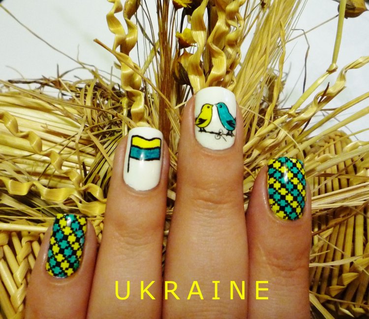 Маникюр с флагом