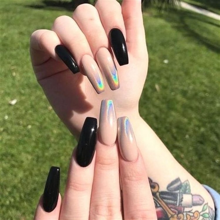 Длинные черные ногти