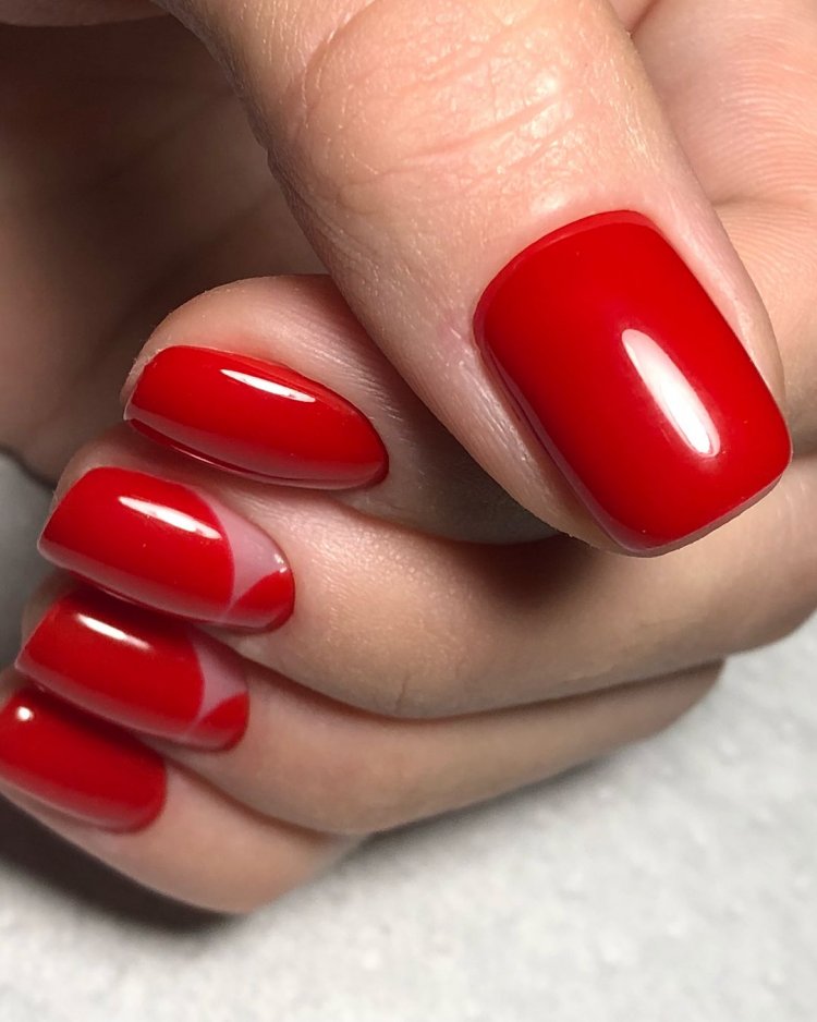 Классический красный маникюр на короткие ногти - 52 фото