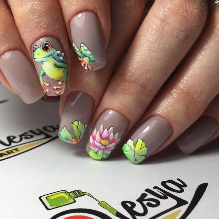 Дизайн ногтей со змеей