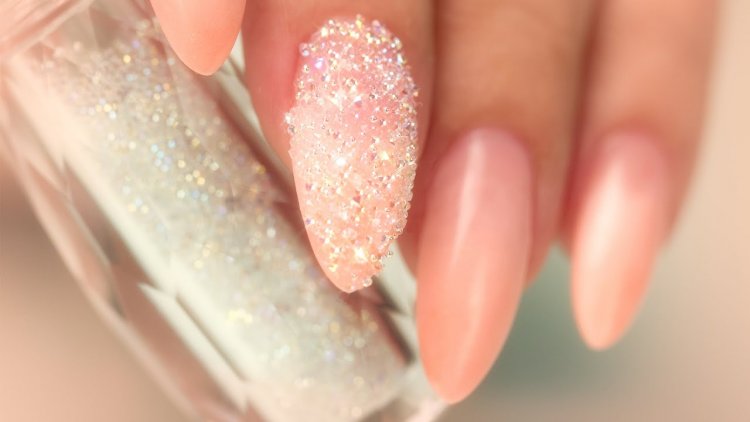 Маникюр с кристаллами Pixie