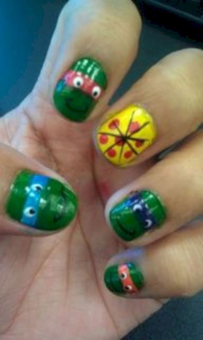 Летний маникюр с черепашкой