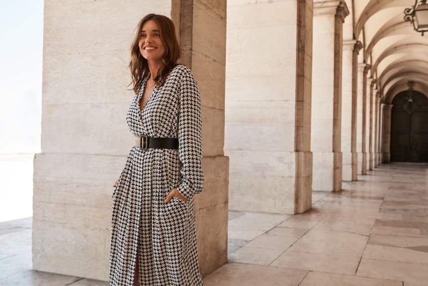 Модні теплі сукні на осінь 2023