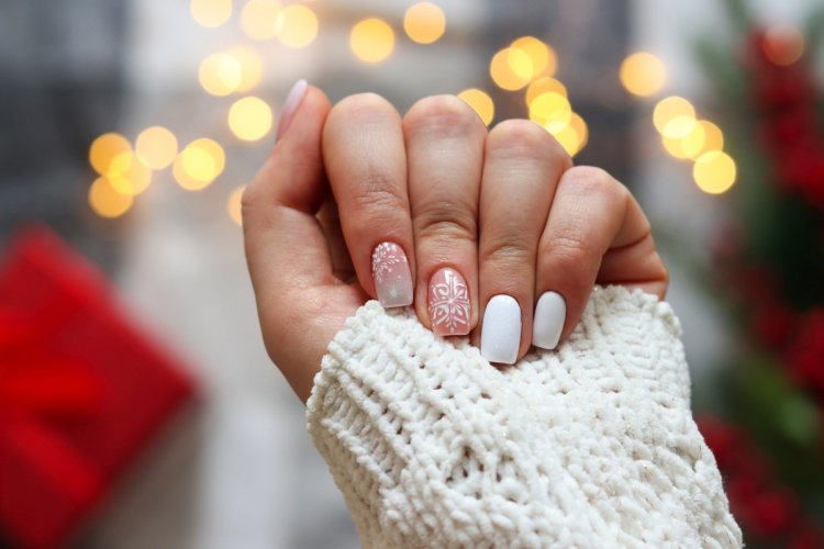 Новорічний манікюр на короткі нігті 2024 (50 фото) - модні тренди та красиві ідеї дизайну нігтів